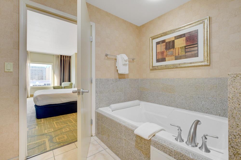Sapphire Skyline Premium Suite photo 55