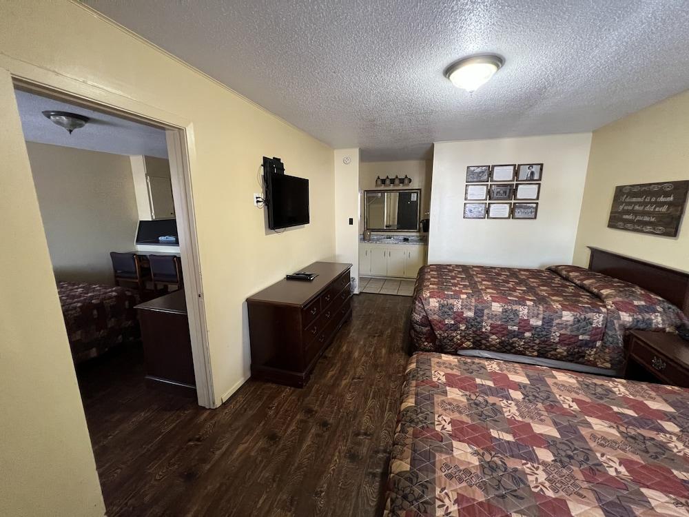 Yellow Diamond Inn photo 22