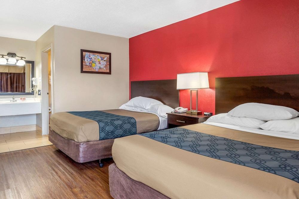 Econo Lodge Shorewood photo 19