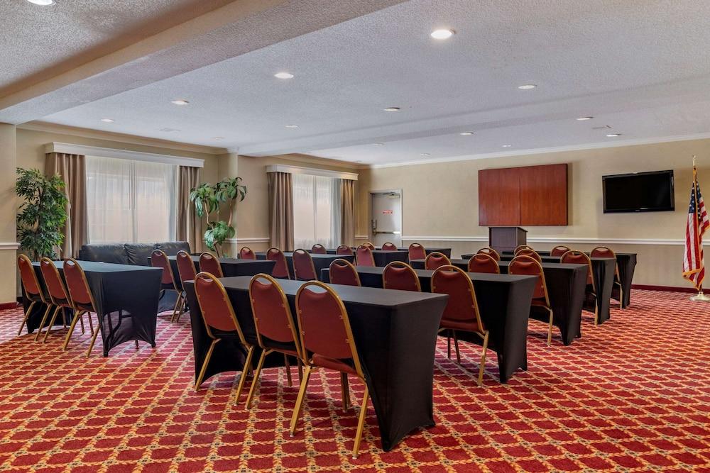 Comfort Inn & Suites Texas Hill Country photo 33