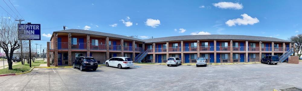Jupiter Inn photo 1