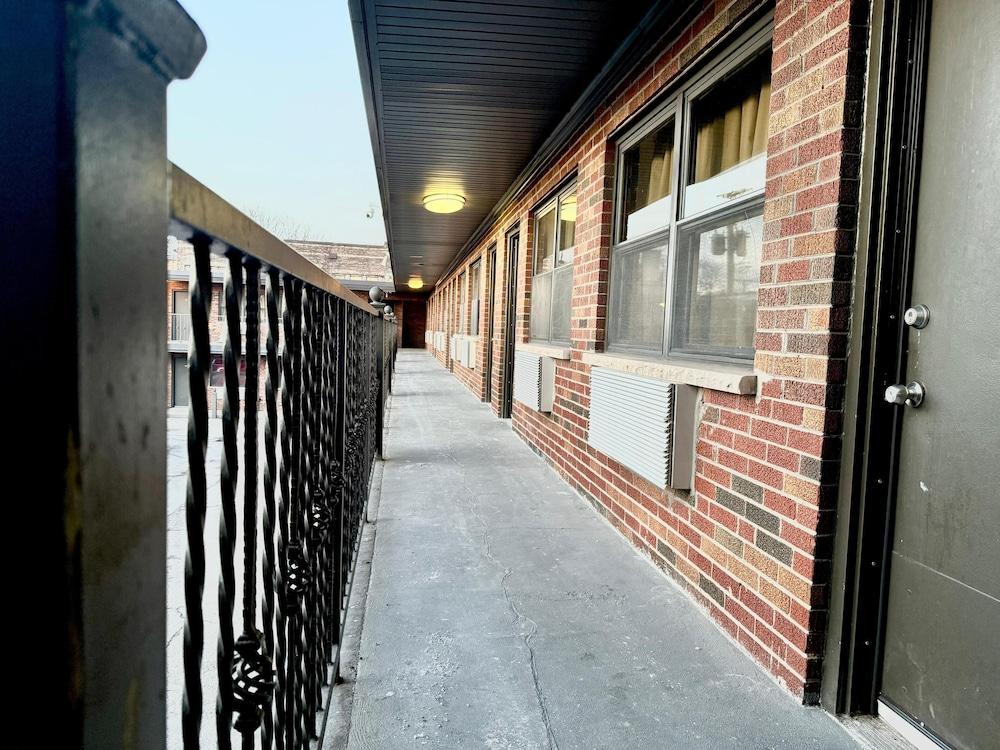Admiral Motel By Oyo Chicago I-94 photo 16