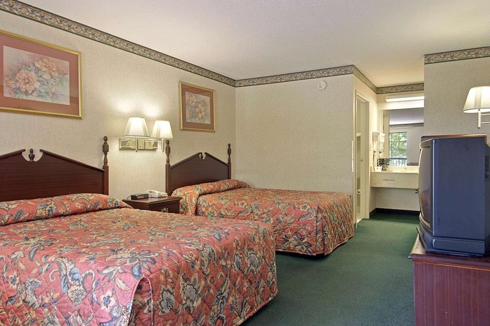 Days Inn & Suites by Wyndham Fort Valley photo 13
