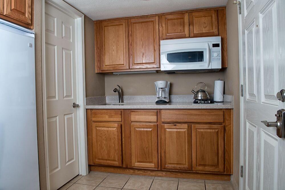 Beachcomber Inn photo 63