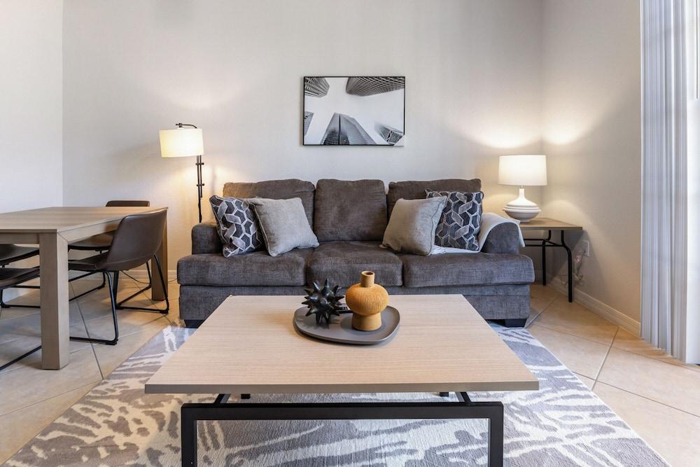 Miramar Apartments By Landing photo 4