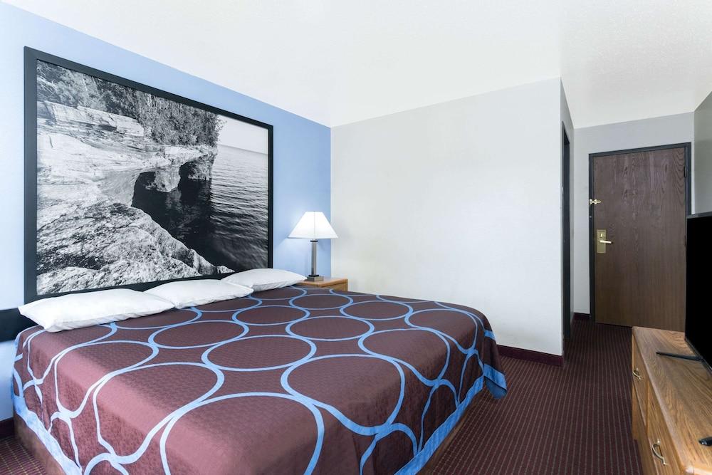 Super 8 by Wyndham Wisconsin Dells photo 5