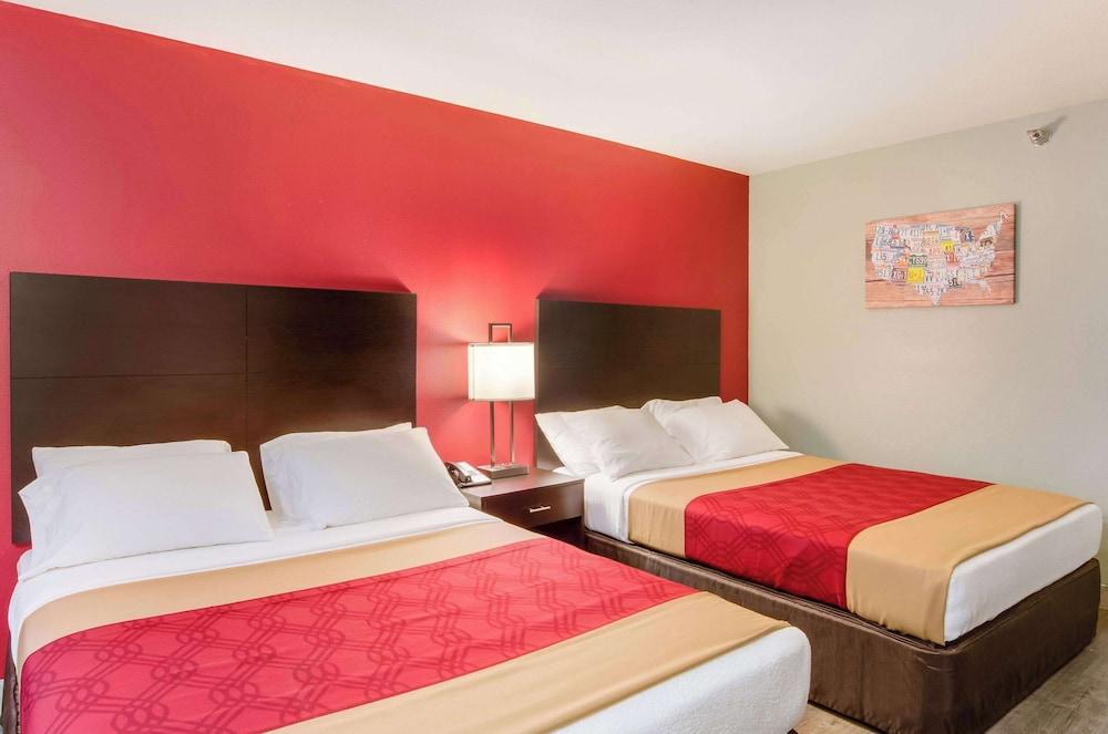 Econo Lodge photo 11