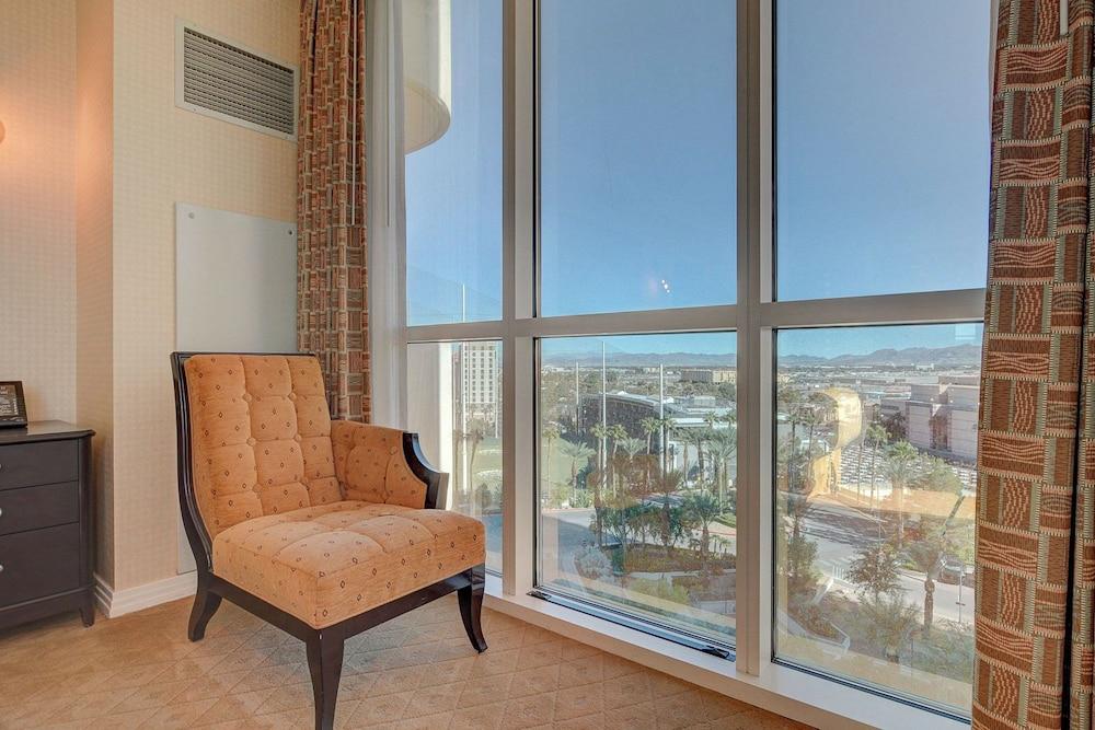 Suite Hub LV at Signature Sphere View photo 11