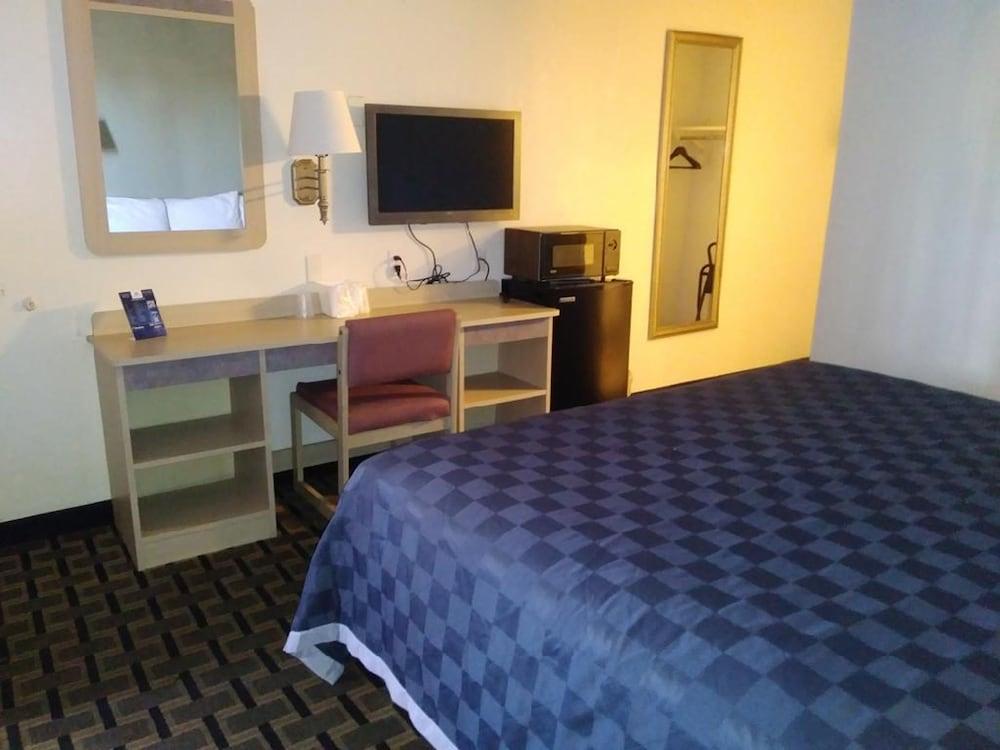 Americas Best Value Inn Amarillo Airport photo 2