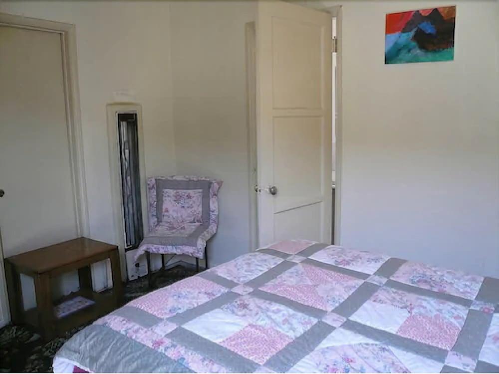 Pavilions Motel photo 48