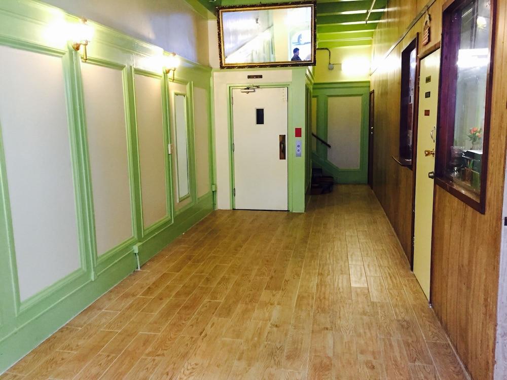 Aldrich Hotel photo 5
