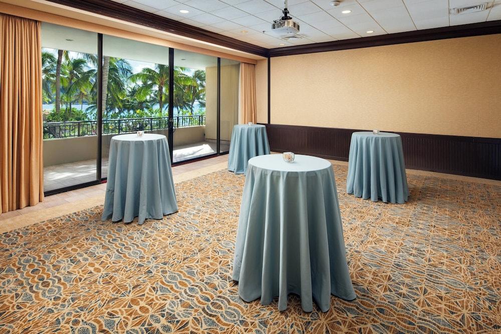 Sheraton Waikiki Beach Resort photo 6