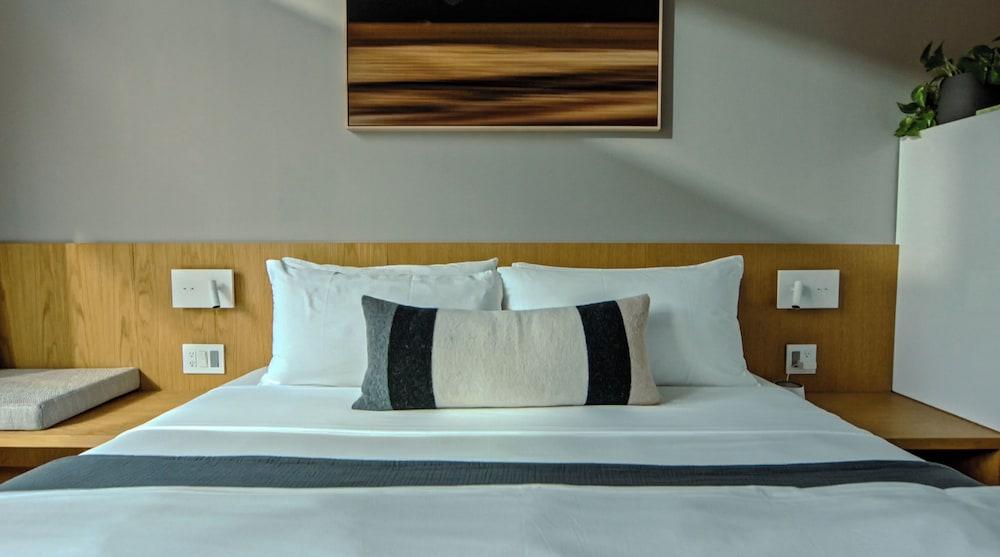 Frame Hotel - SoCo photo 19