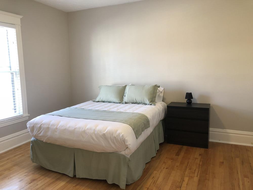 Midtown Manor photo 7