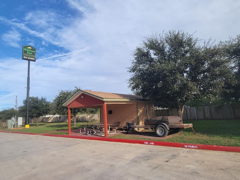 Cotulla Whitten Inn photo 13