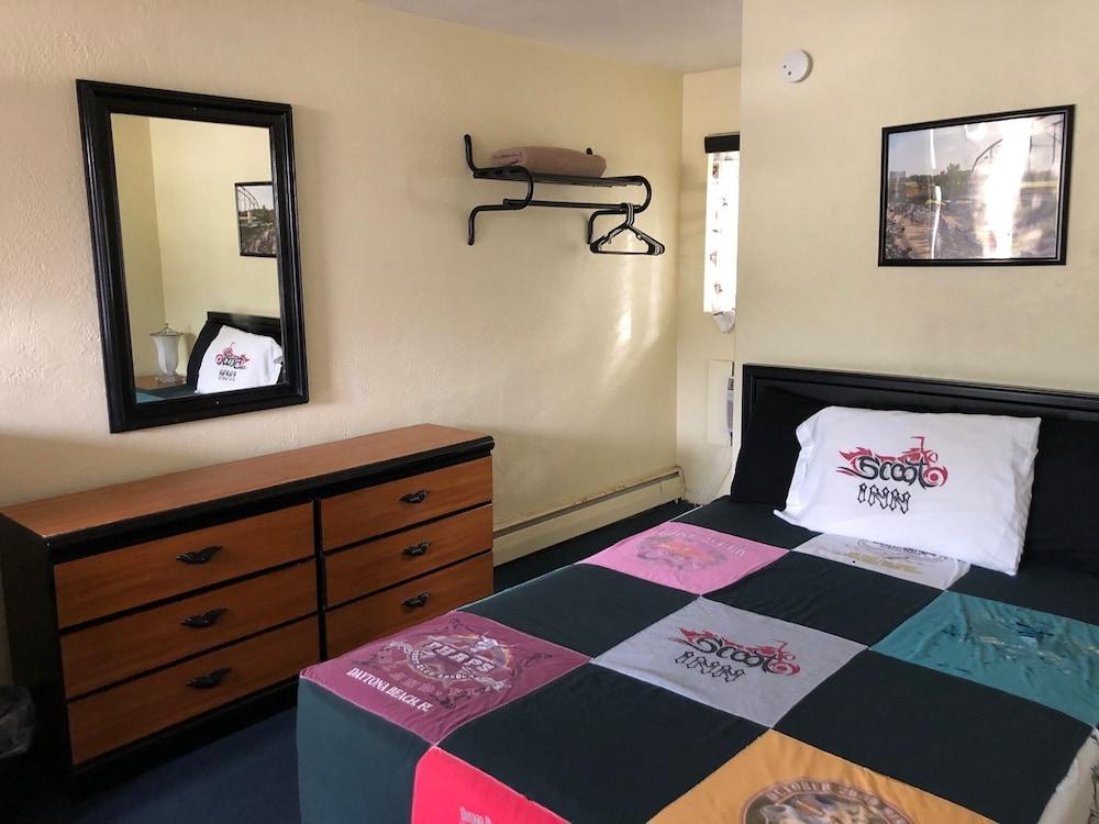 The Scoot Inn photo 2