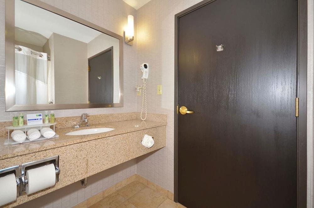 Holiday Inn Express & Suites Farmington by IHG photo 14