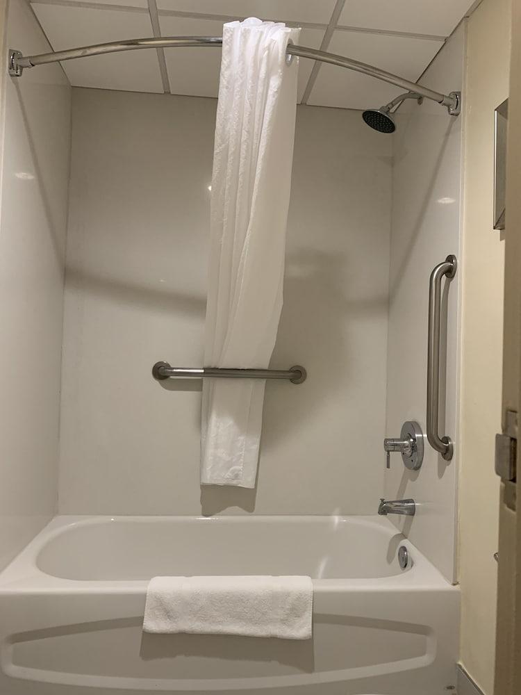 MainStay Suites John Wayne Airport by Choice Hotels photo 58