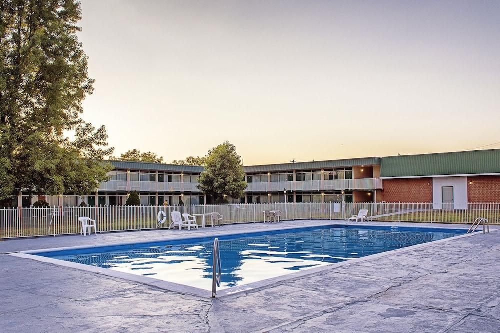 Budget Host Inn photo 7