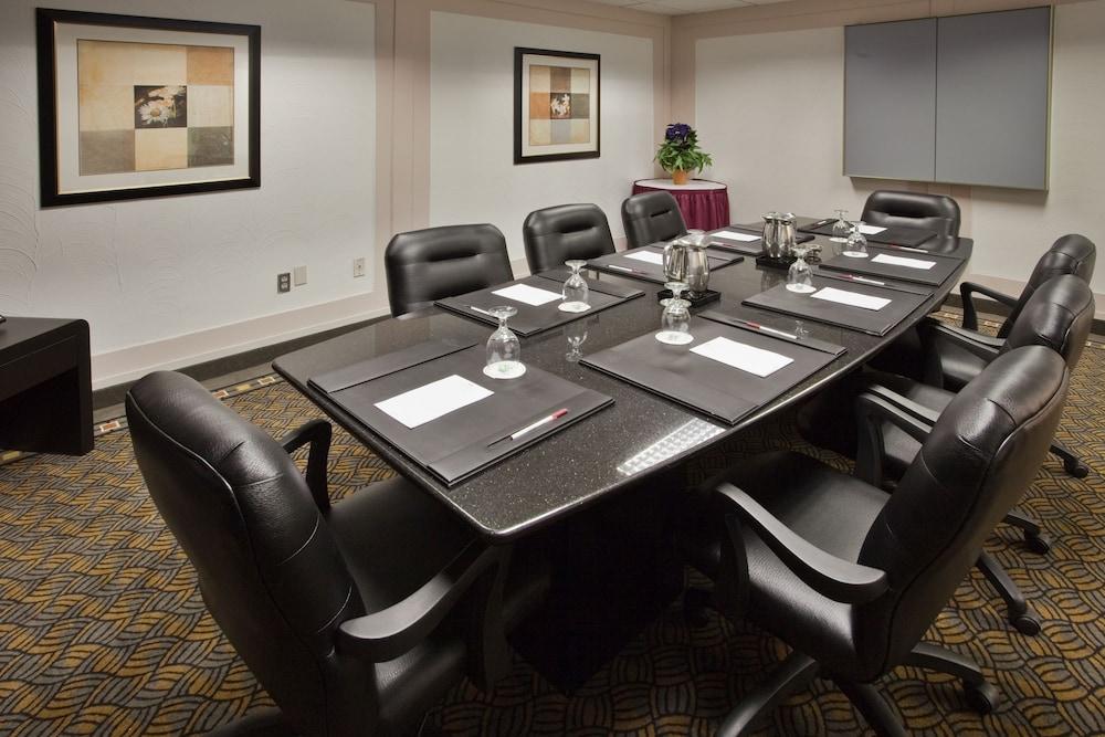 Crowne Plaza Virginia Beach Town Center by IHG photo 28