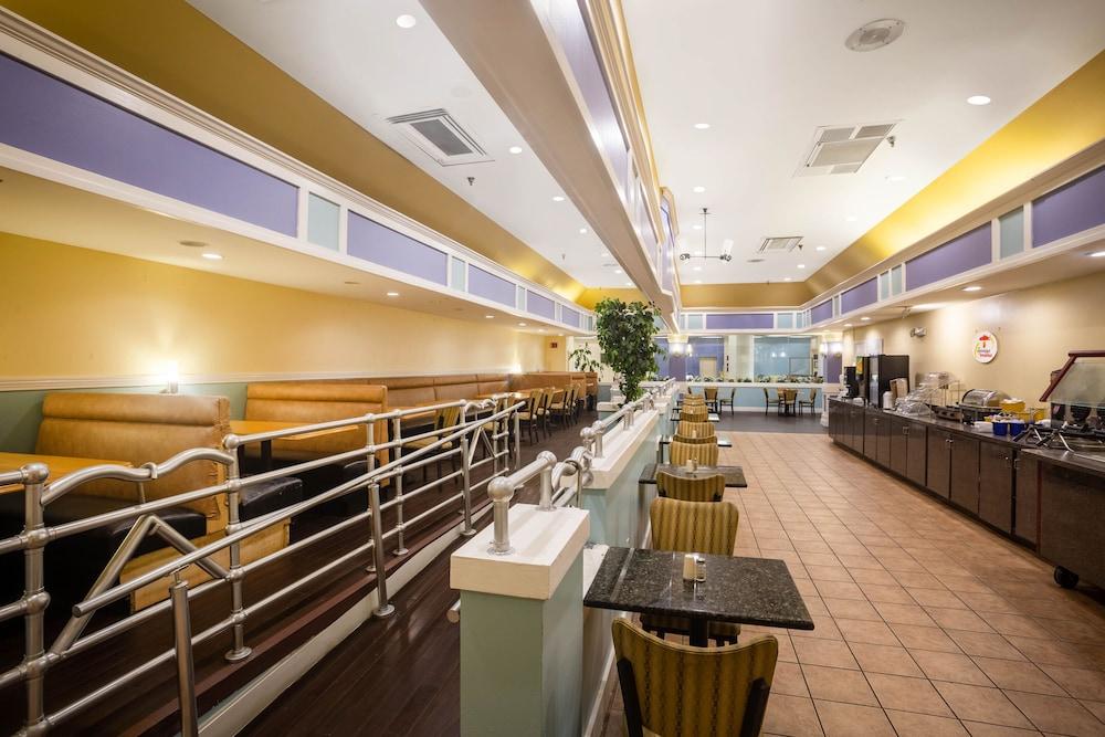 Super 8 by Wyndham Mobile I-65 photo 14