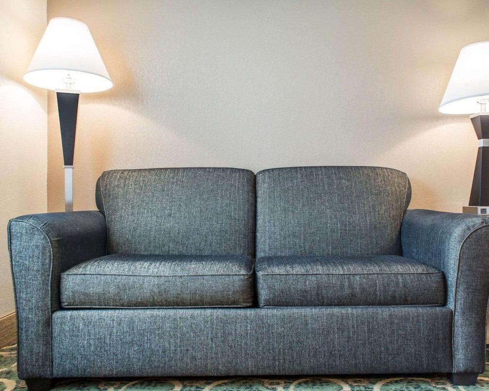 Quality Inn Geneseo photo 36