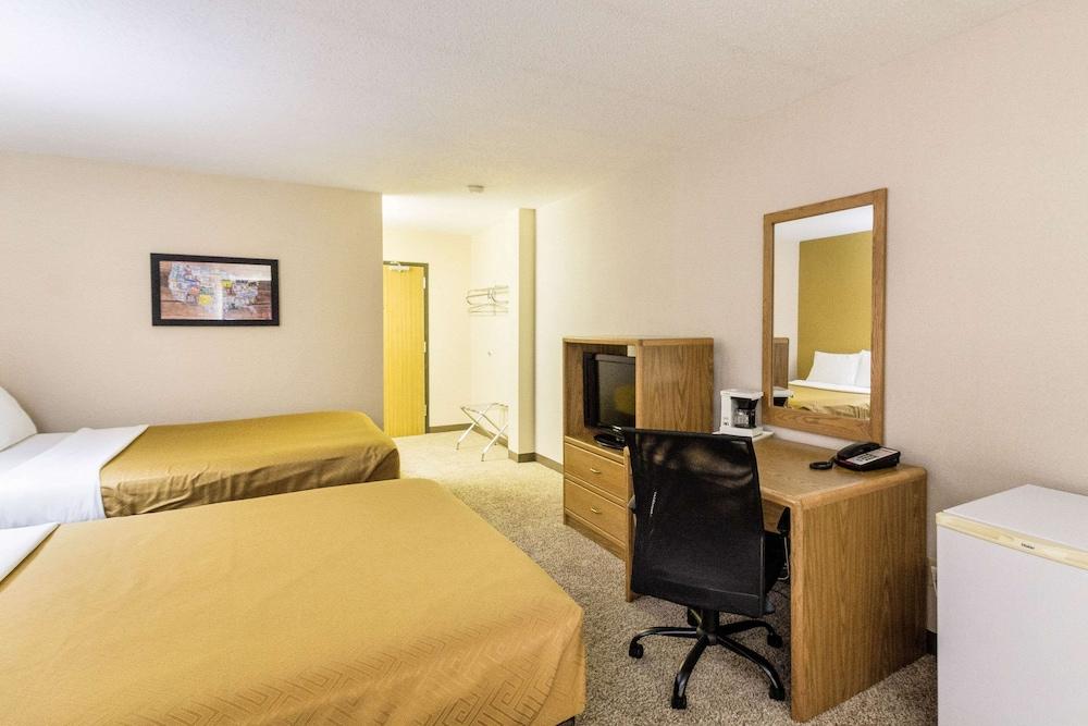 Econo Lodge Valley City photo 12