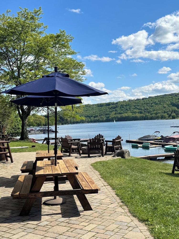 LakeFront Lodge photo 12