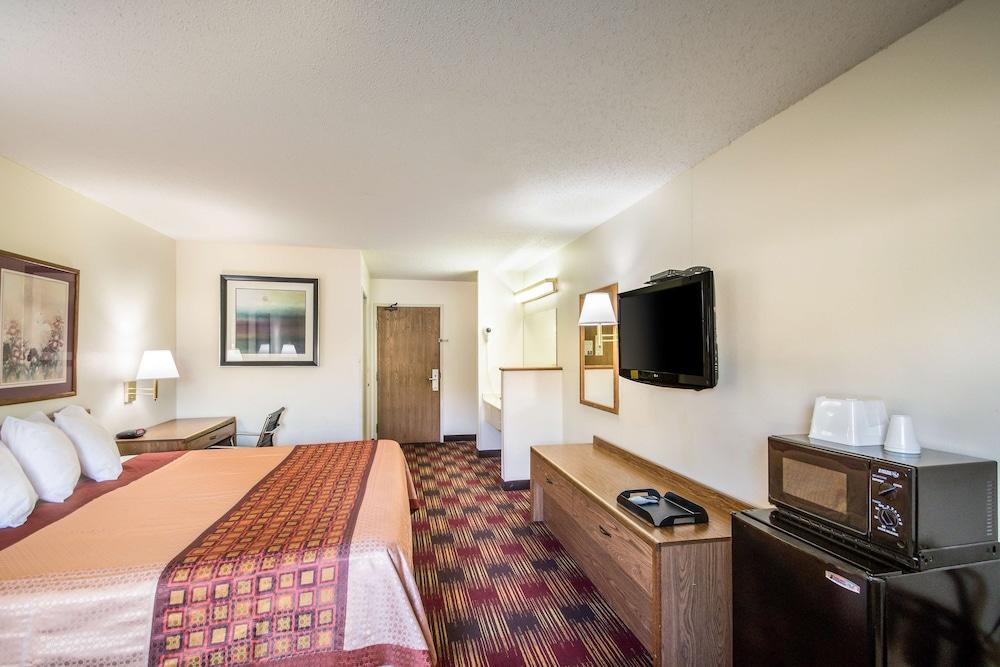 Americas Best Value Inn & Suites Harrisonville photo 17