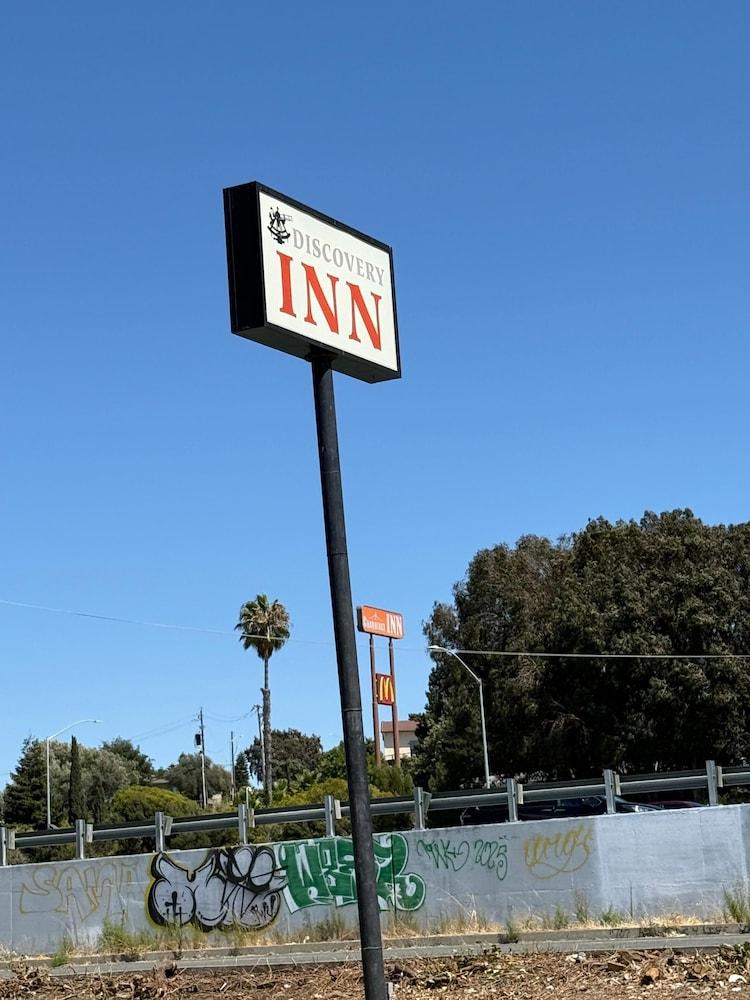Discovery Inn Near Six Flags Vallejo Napa Valley CA photo 19
