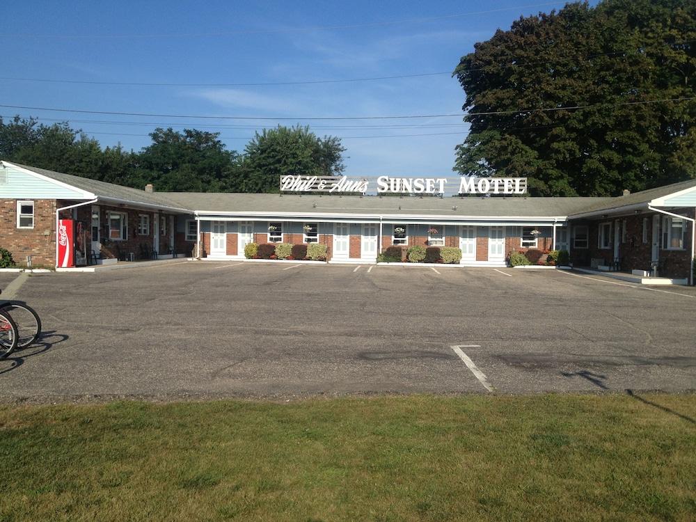 Phil & Anns Sunset Motel photo 31