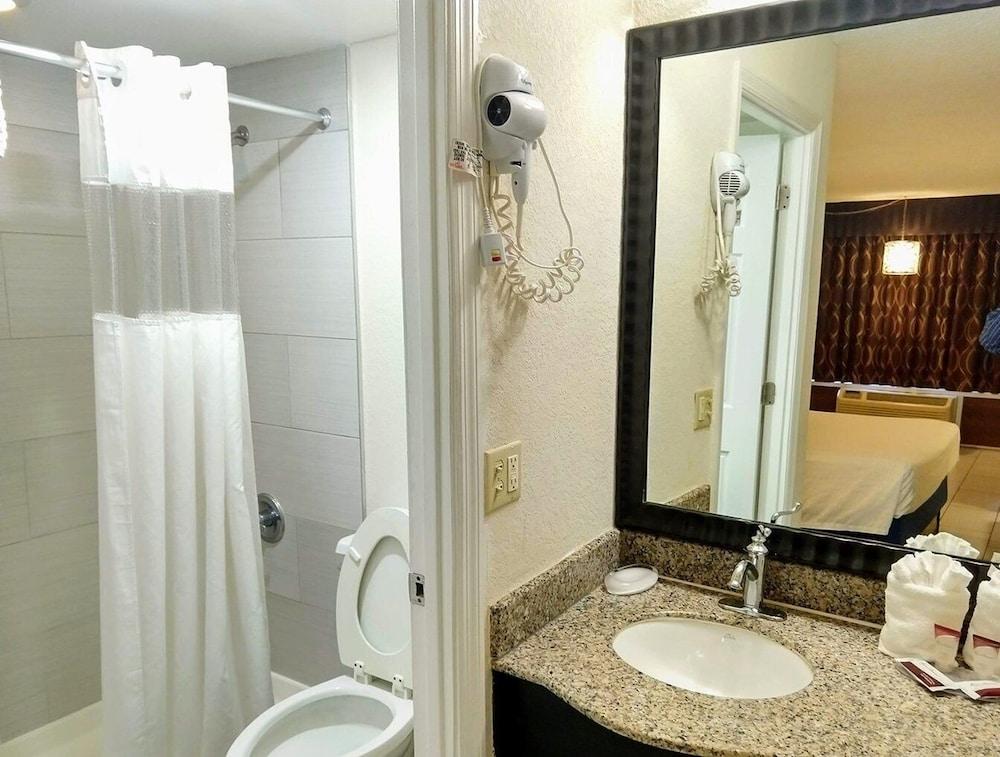 Red Carpet Inn Airport and Cruise Port Hotel Fort Lauderdale photo 25