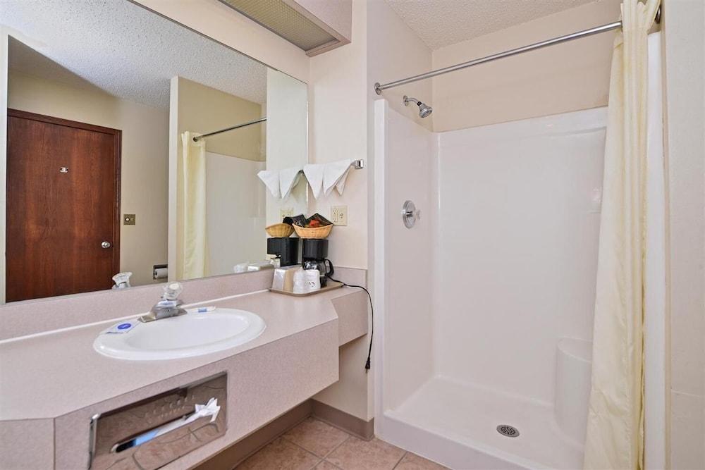 Budget Inn and Suites photo 15