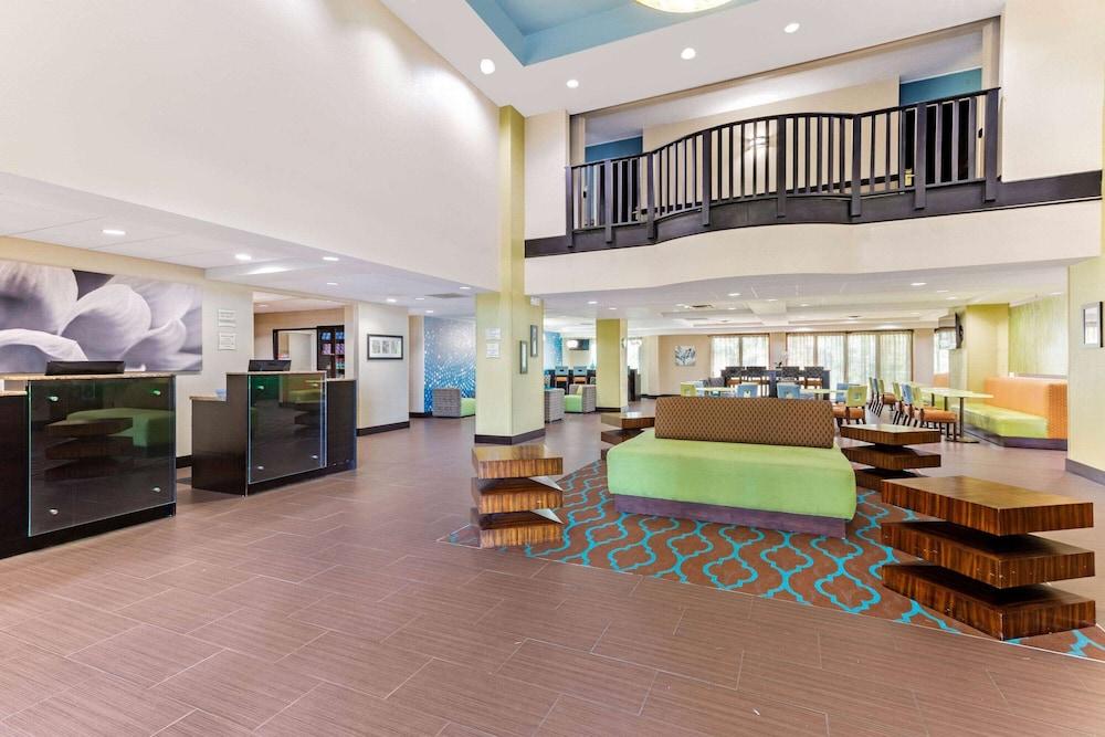 La Quinta Inn & Suites by Wyndham Tampa North I-75 photo 15