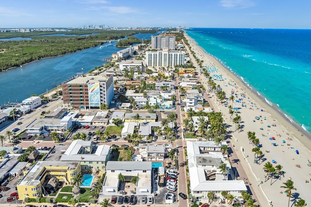 Hollywood Beach Flamingo photo 23
