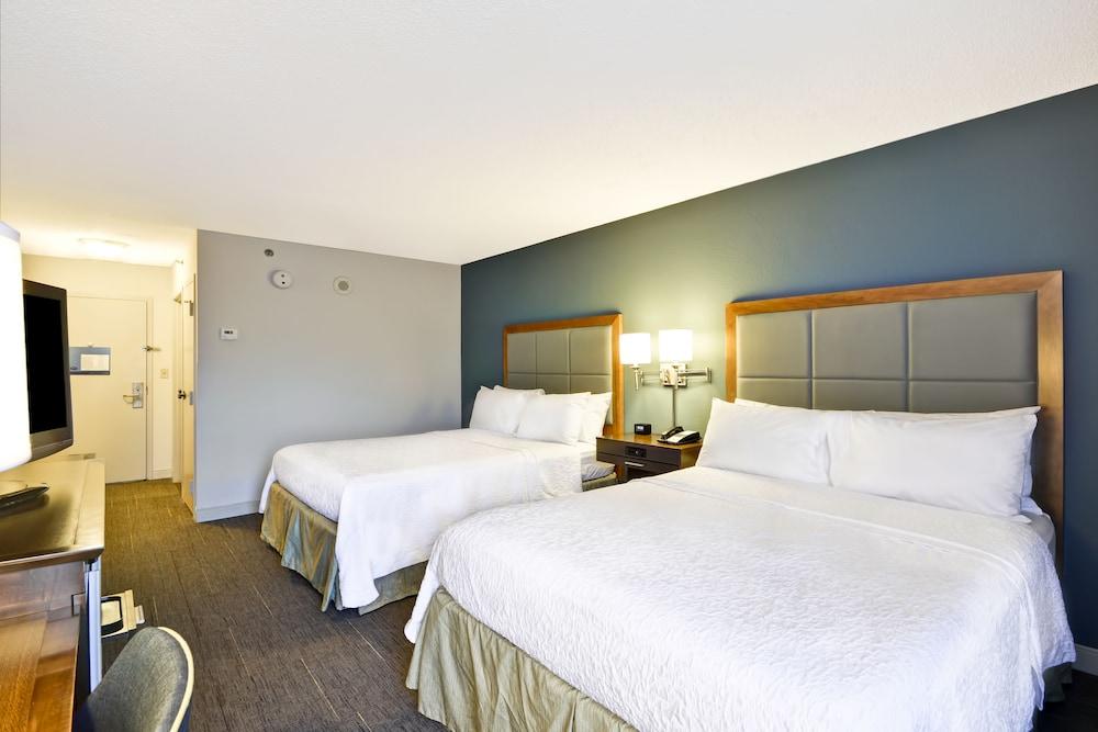 Hampton Inn Sarasota - I-75 Bee Ridge photo 7