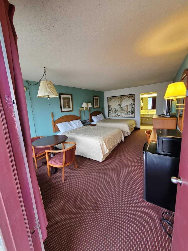 Gray Plaza Motel photo 5