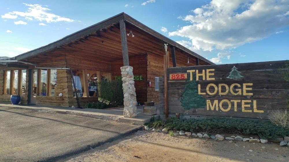The Lodge Motel photo 8