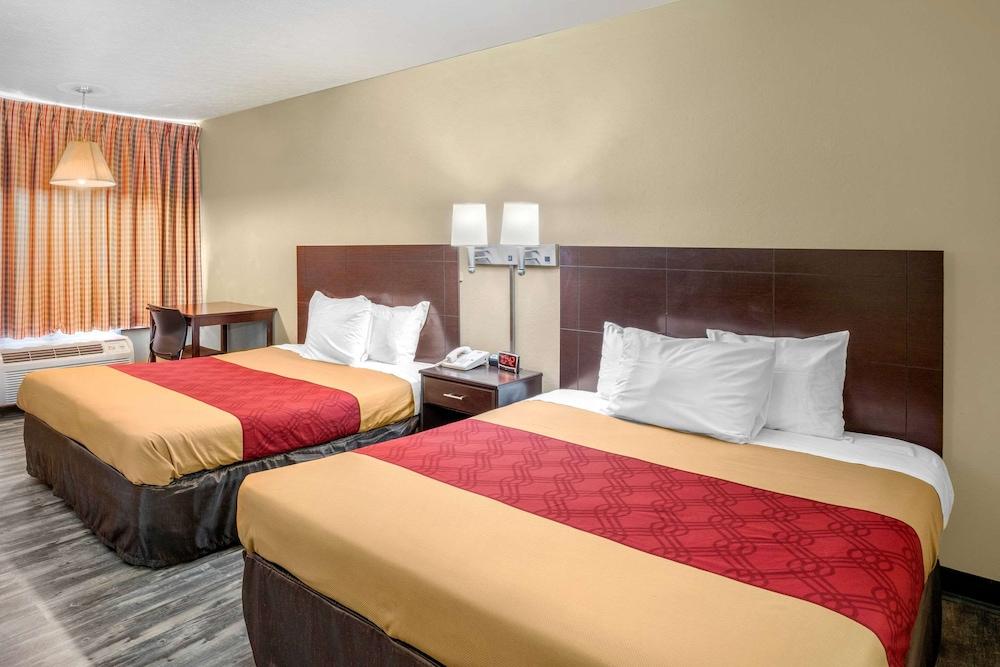 Econo Lodge Rolla I-44 Exit 184 Near Missouri University of Science and Technology photo 11