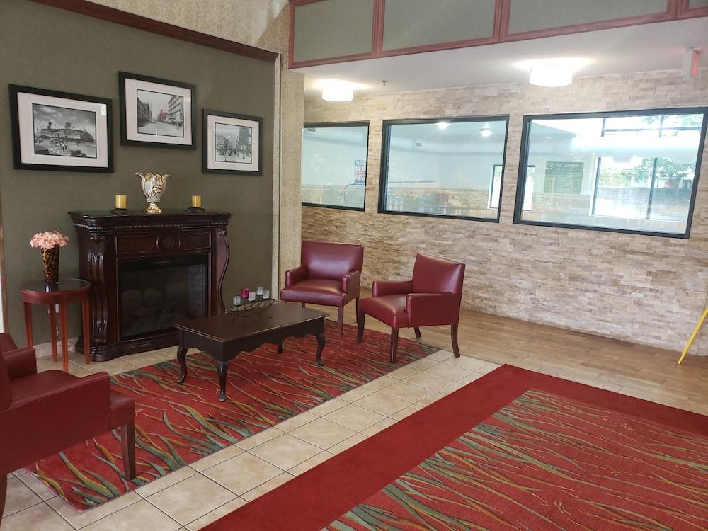 A Victory Suites Warren photo 14