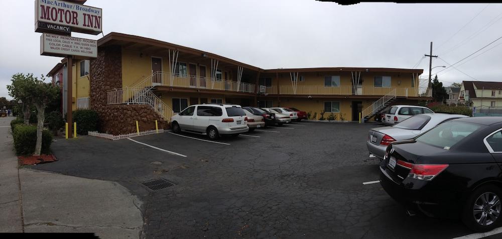 M B Motor Inn photo 14