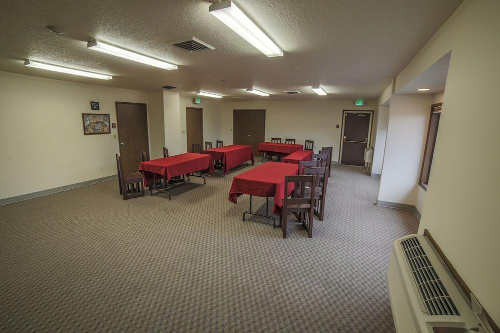 Sunnyside Inn & Suites photo 43
