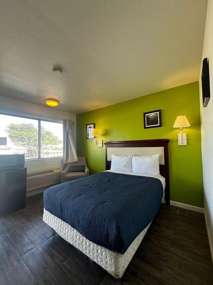 Parkside Inn by PHG - Sweetwater photo 16