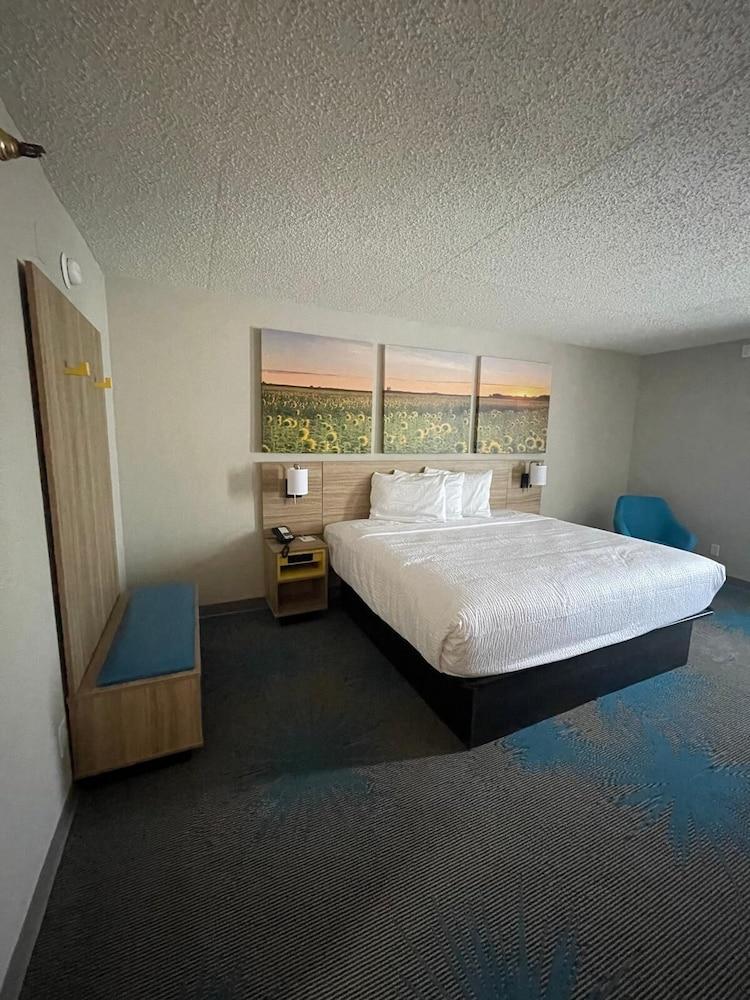 Days Inn by Wyndham Mandan Bismarck Area photo 28