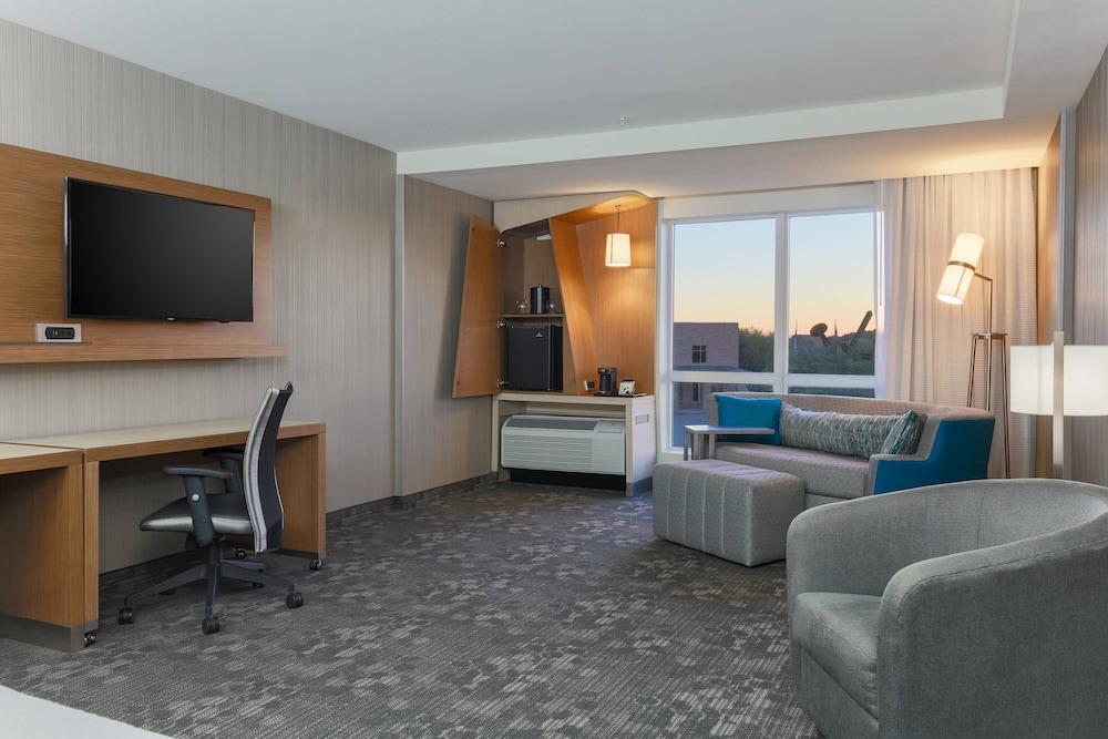 Courtyard by Marriott Dallas Midlothian-Midlothian Conf Ctr photo 47