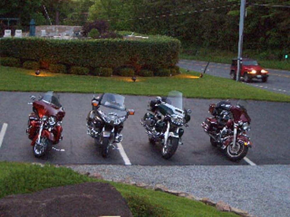 Tall Pines Motel photo 62