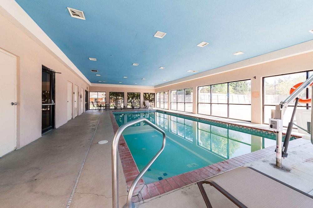 Quality Inn & Suites Lafayette photo 39