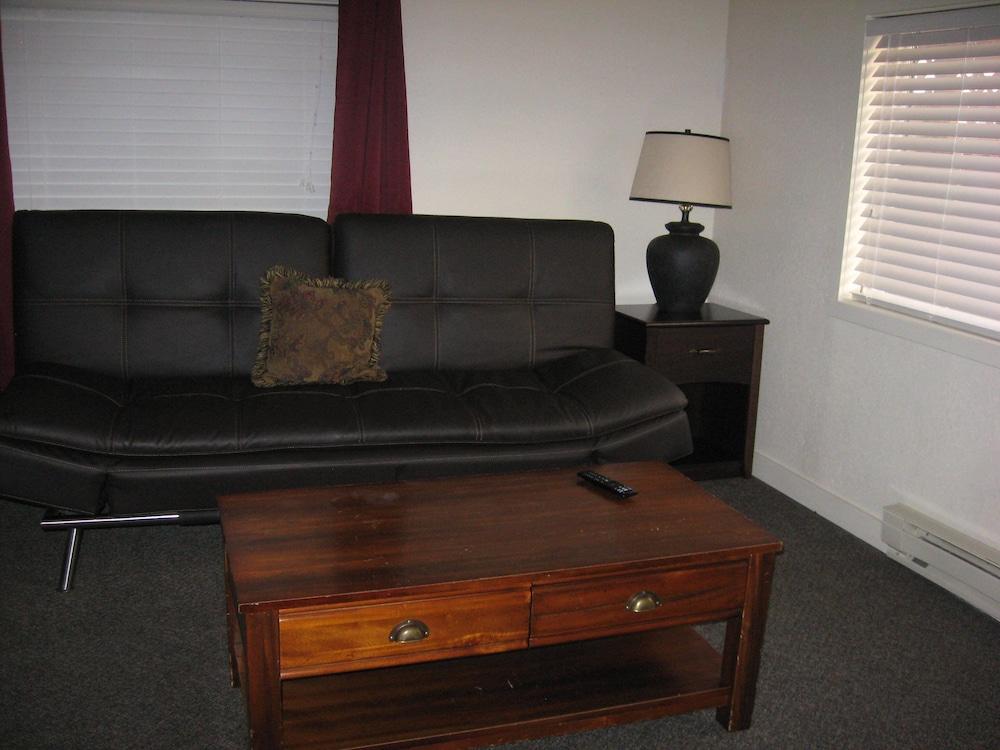 Masters Inn photo 23