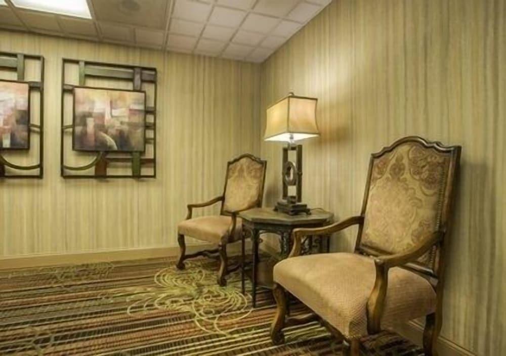 Quality Inn Paris photo 7