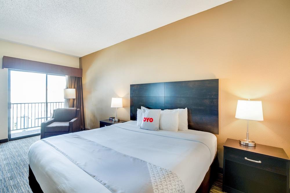 Baymont by Wyndham Houston North photo 30